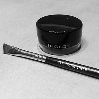 Día 8 del #favoritos2015reto de @cristinacup : mi delineador favorito de 2015 y forever and ever es el Eyeliner Gel de @inglotspainoficial ! Es super negro, intenso y duradero, aguanta intacto todo el día y es comodisimo de aplicar! #eyelineringlot #eyelinergelinglot #Inglot